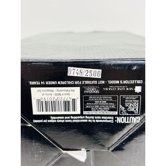 Sideshow Weta The Arms of the Fellowship Weapons Set Collection 2 LOTR New - Picture 6 of 7